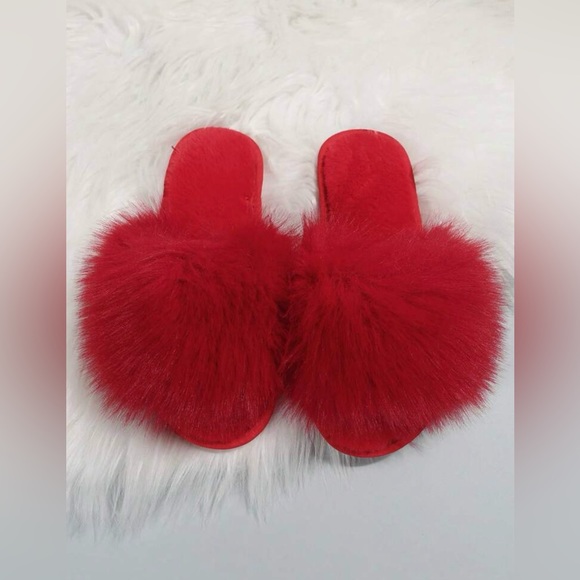 New Fluffy Red Slipper/Slides ** SALE** - Picture 4 of 5